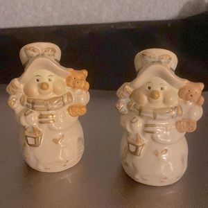 Snowman salt and pepper shakers